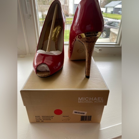 Michael Kors Keegan Pump - Red patent leather shoe with cork heel - Picture 2 of 5